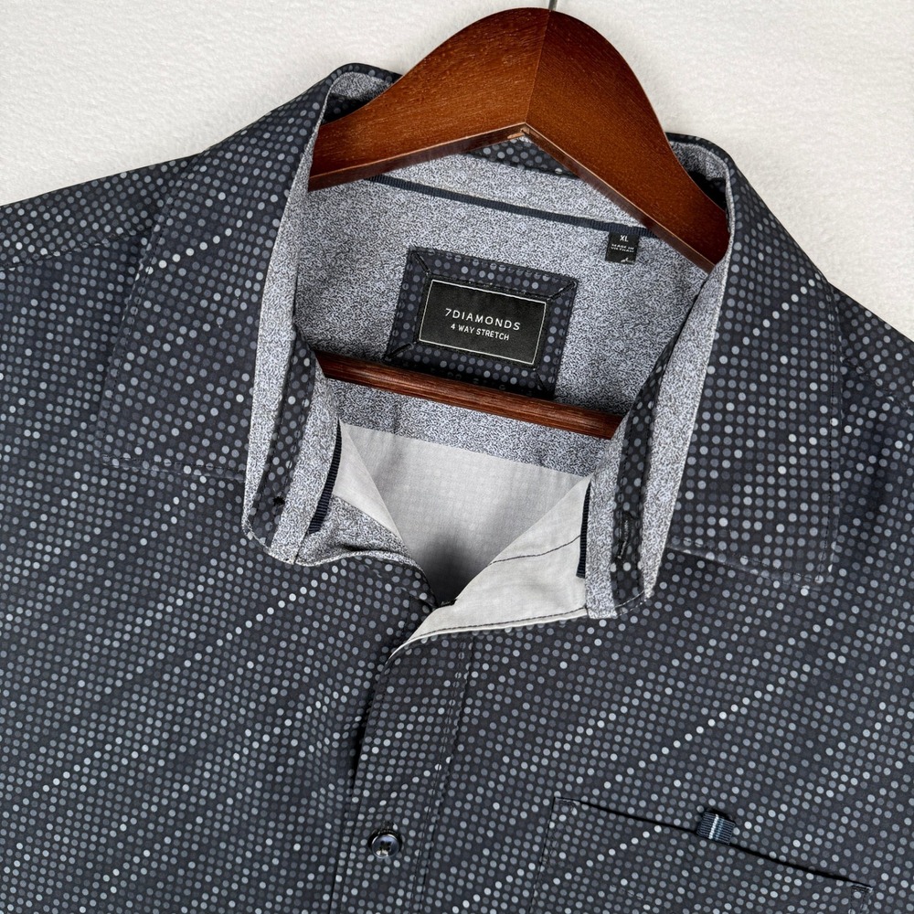 7Diamonds Beat Box Mens XL Short Sleeve Button Up Shirt Grey Dot 4 Way Stretch